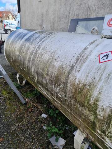 Remise en état d'une cuve à gaz à Rieupeyroux